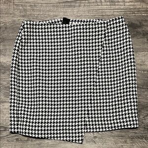 H&M Black and White Houndstooth Mini Skirt